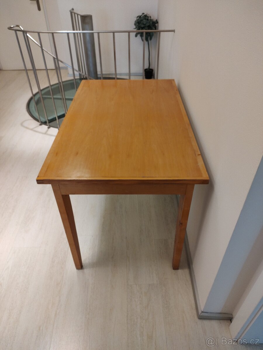 Jídelní stůl masiv - 2