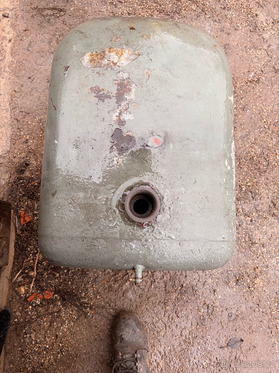 Zetor 25 nádrž - 2