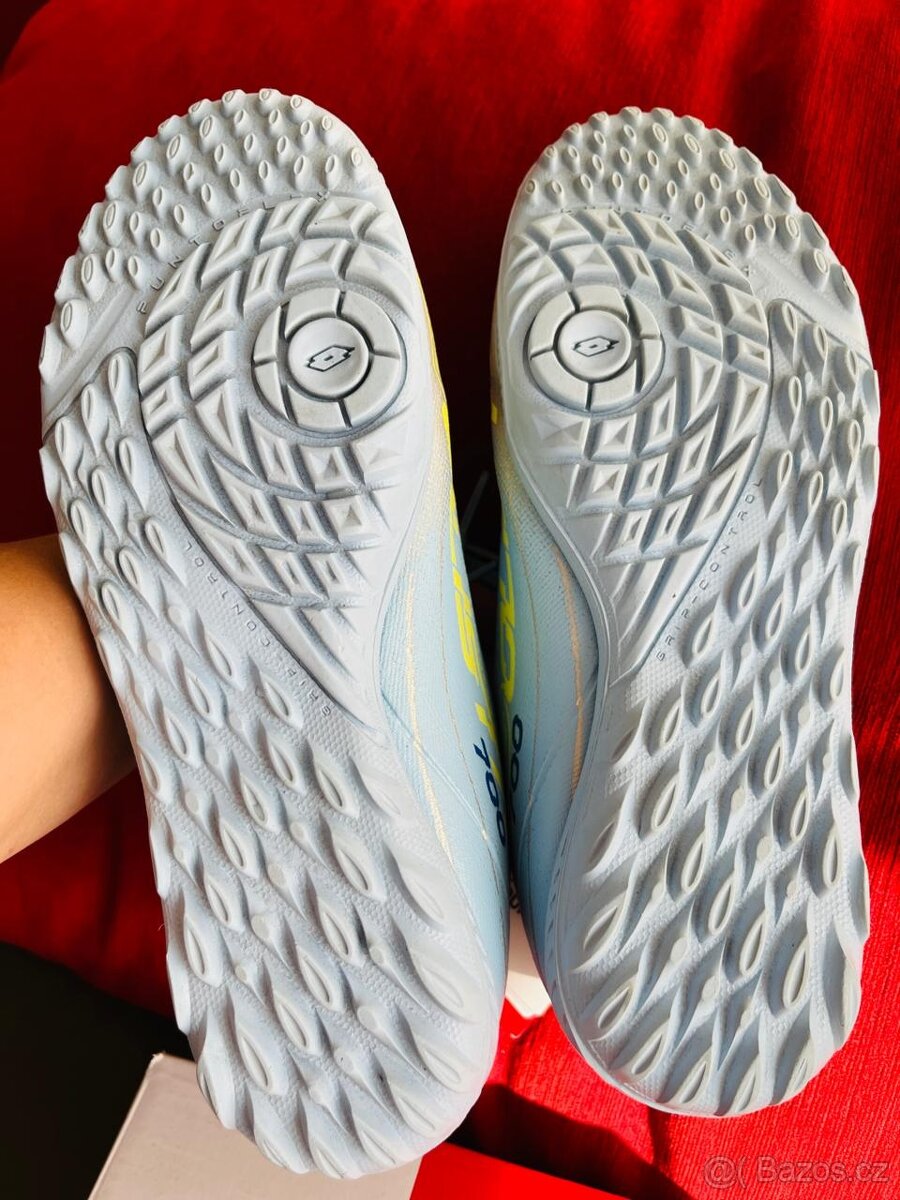 Dětské fotbalové kopačky v.38 - 2