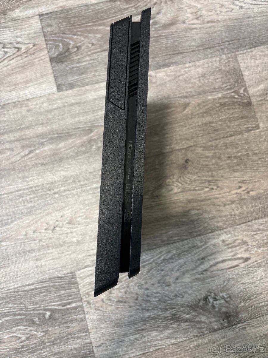 Playstation 4 slim (1 TB) - 2