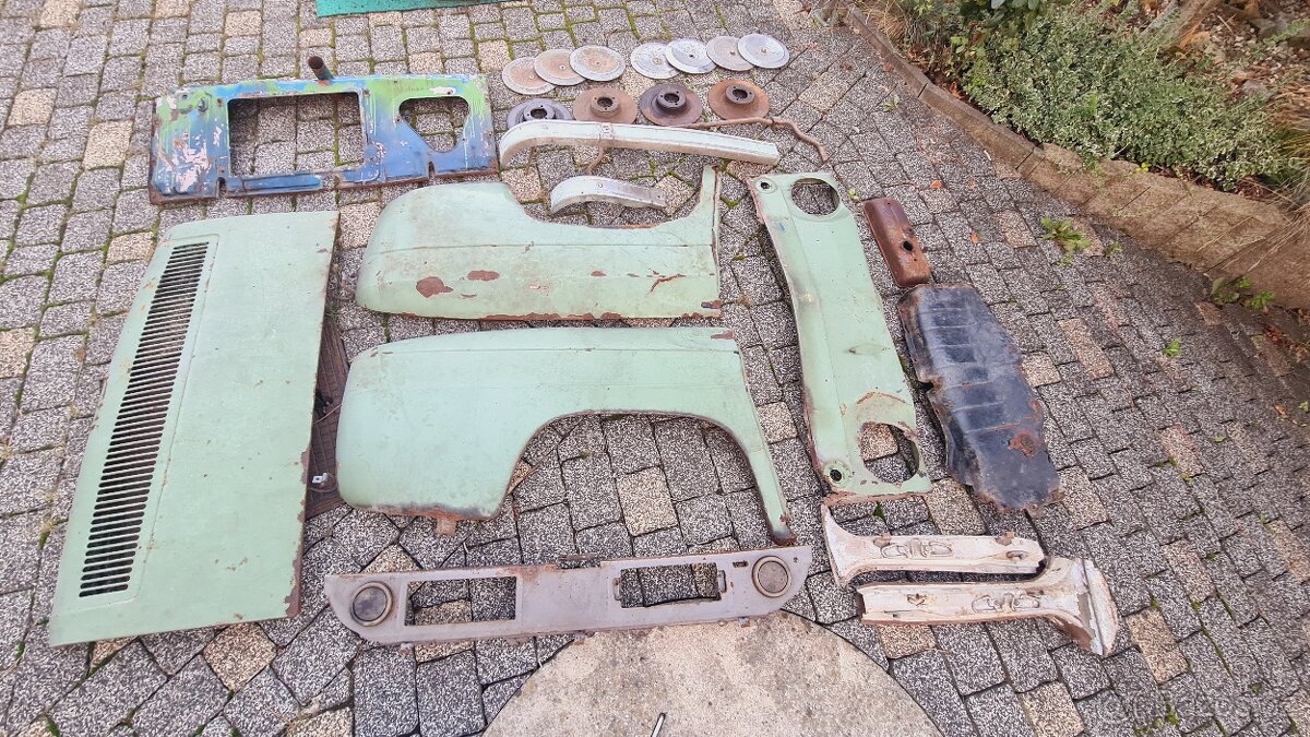 Renault 8 plechové díly - 2