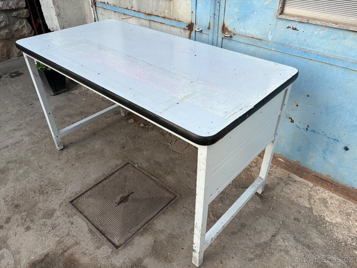 Ponky, pracovní stoly - 2