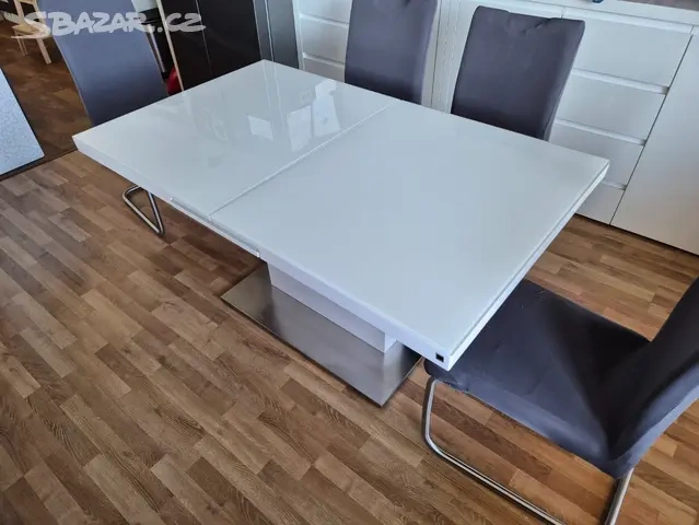 Bílý rozkládací skleněný jídelní stůl - 2