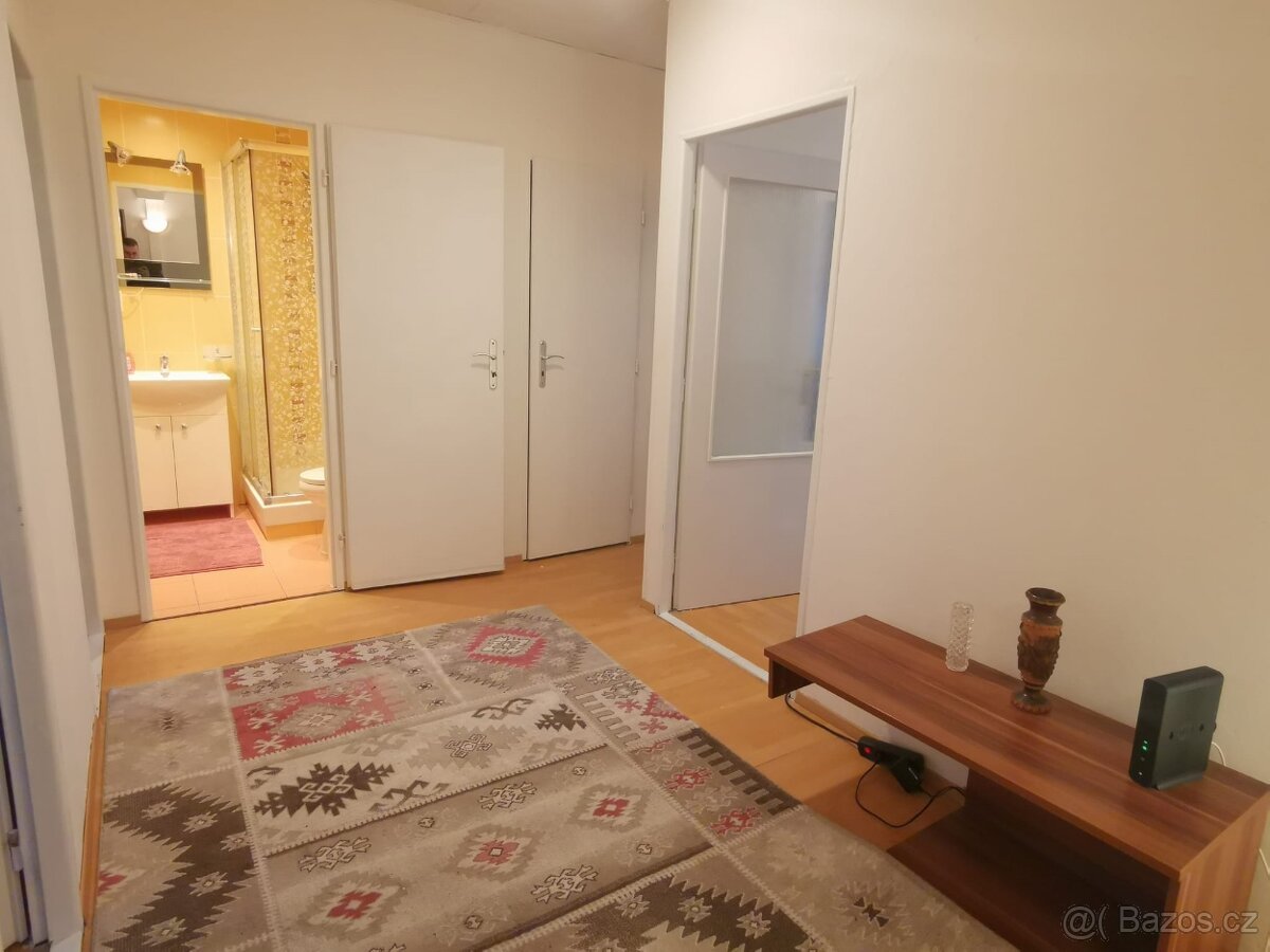 Pronájem bytu 3+1 68 m² s balkónem - 2