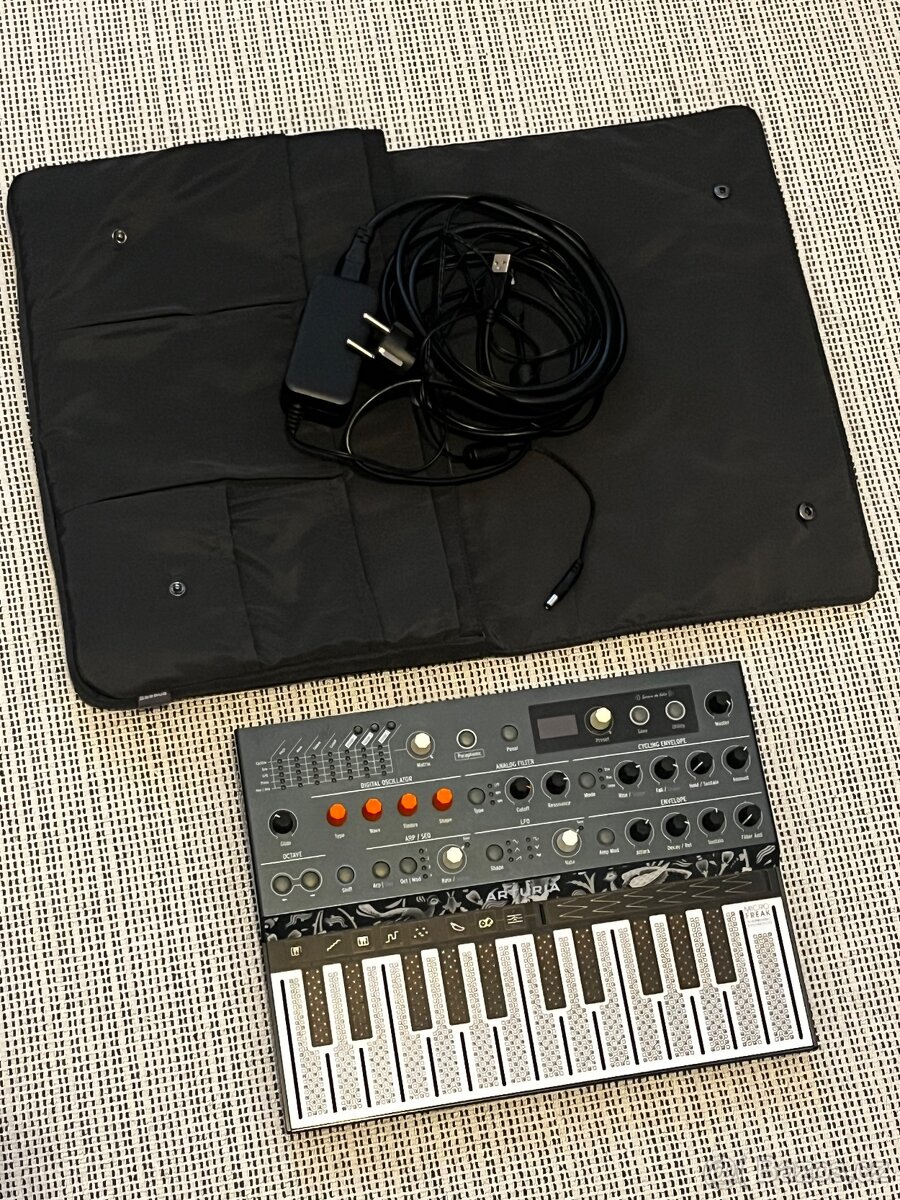 Hybridní syntetizátor Arturia Microfreak - 2