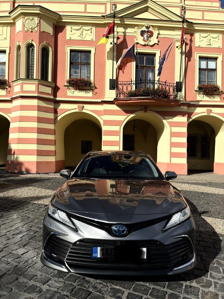 Toyota Camry hybrid - 2