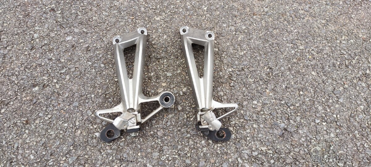 Zadní stupačky na FZ1 - 2