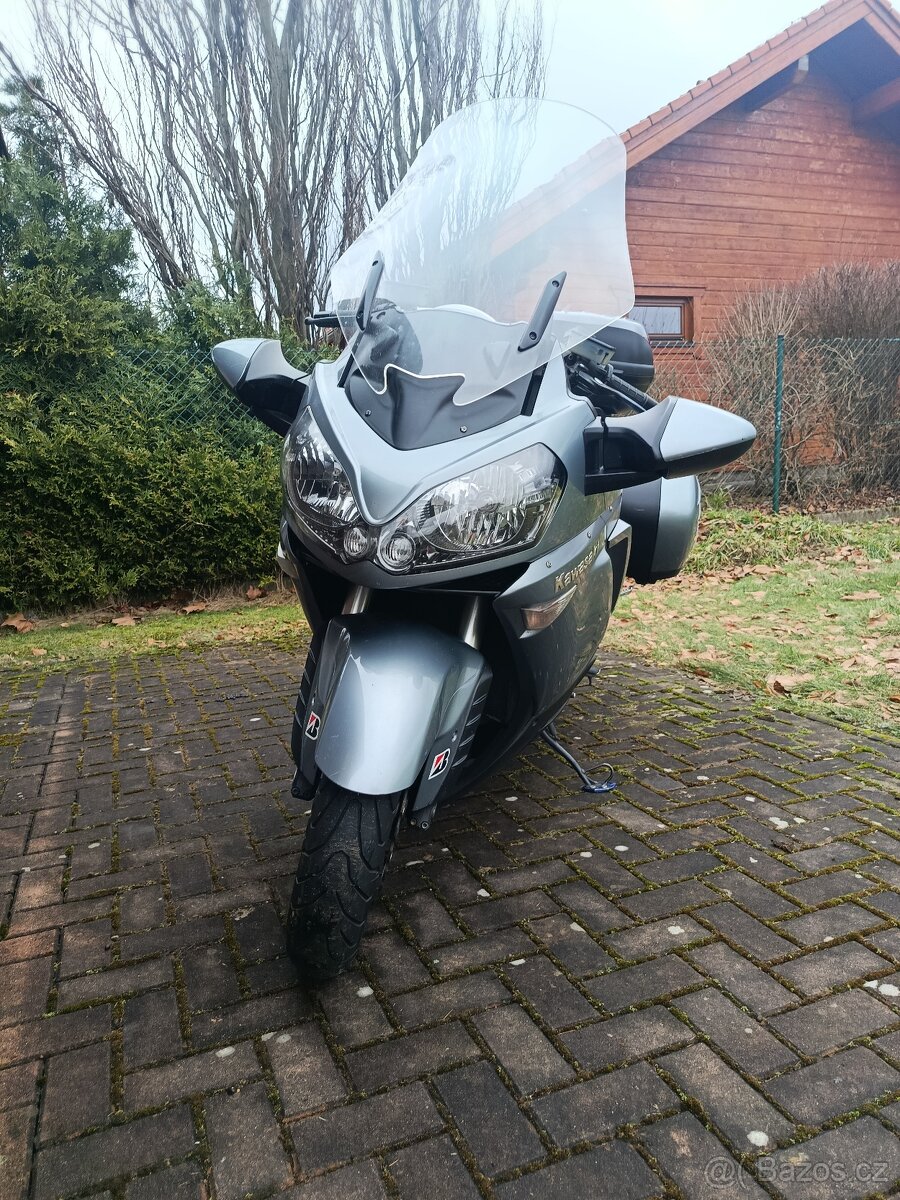 Kawasaki GTR 1400 - 2