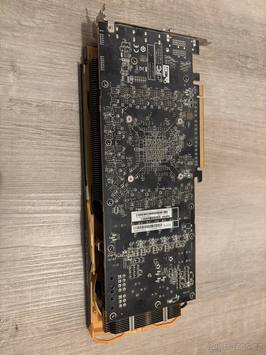 Grafická karta Radeon R9 290 - 2