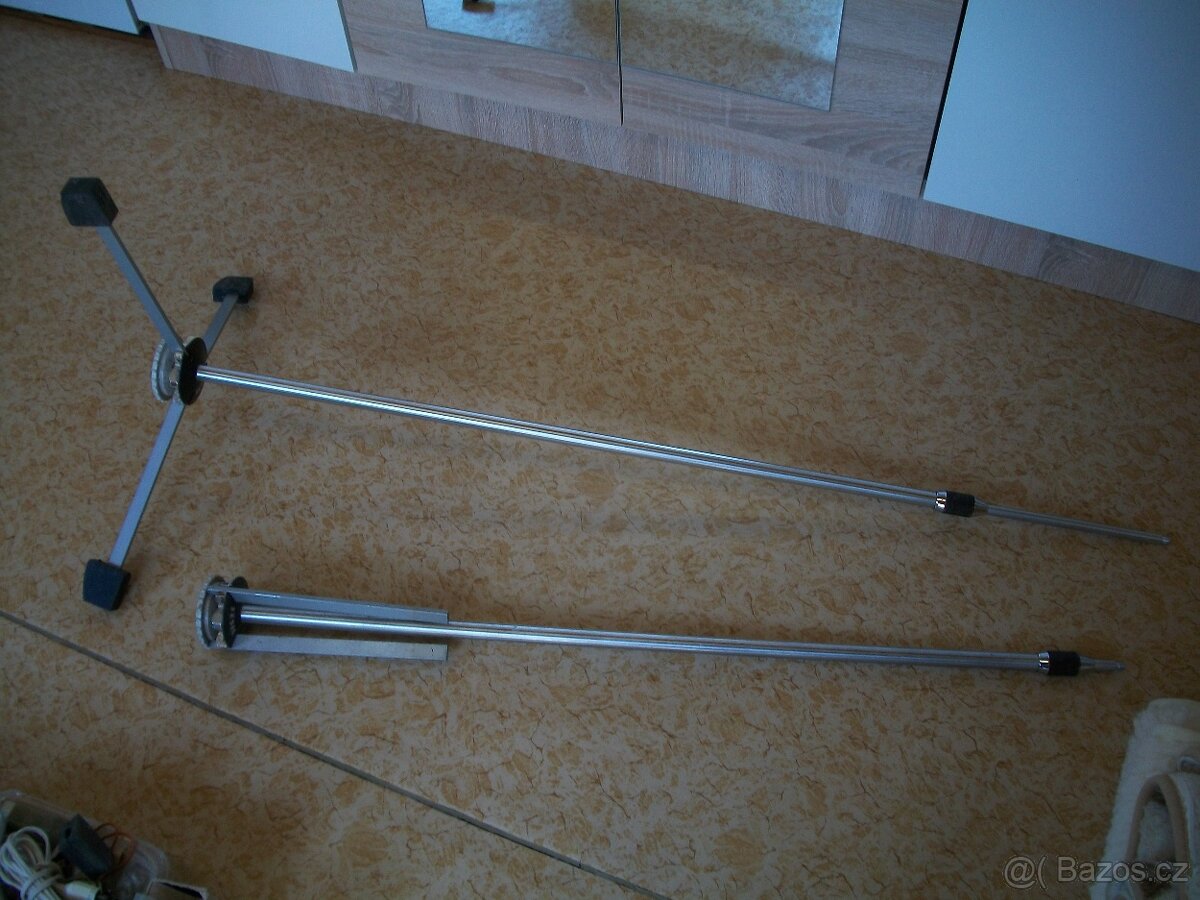 prodám dva stojany - 2