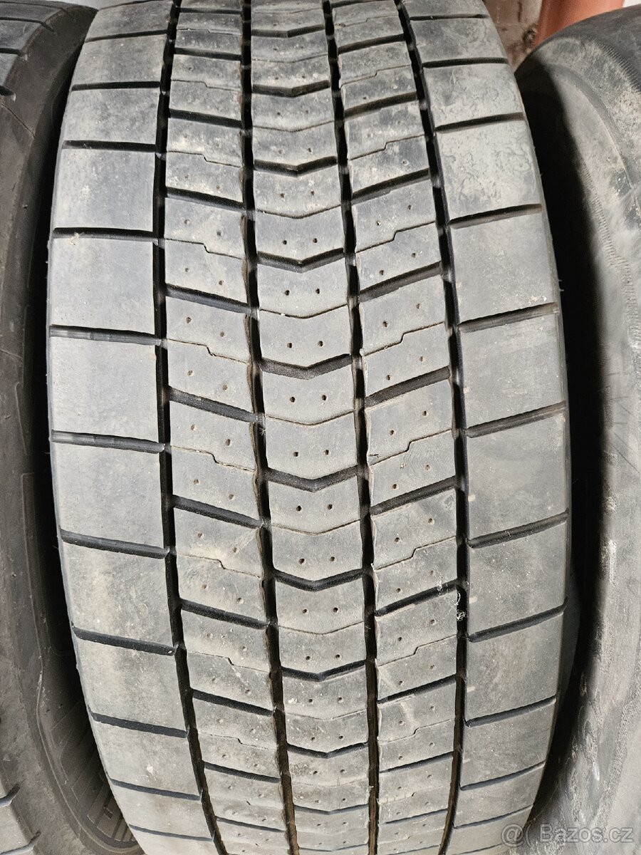 Nákladní pneu 295/60R22,5 2ks - 2