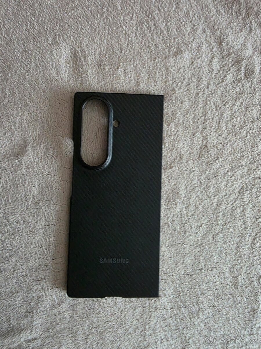 Prodám ochranný kryt na Samsung Galaxy Z Fold7 - karbon - 2
