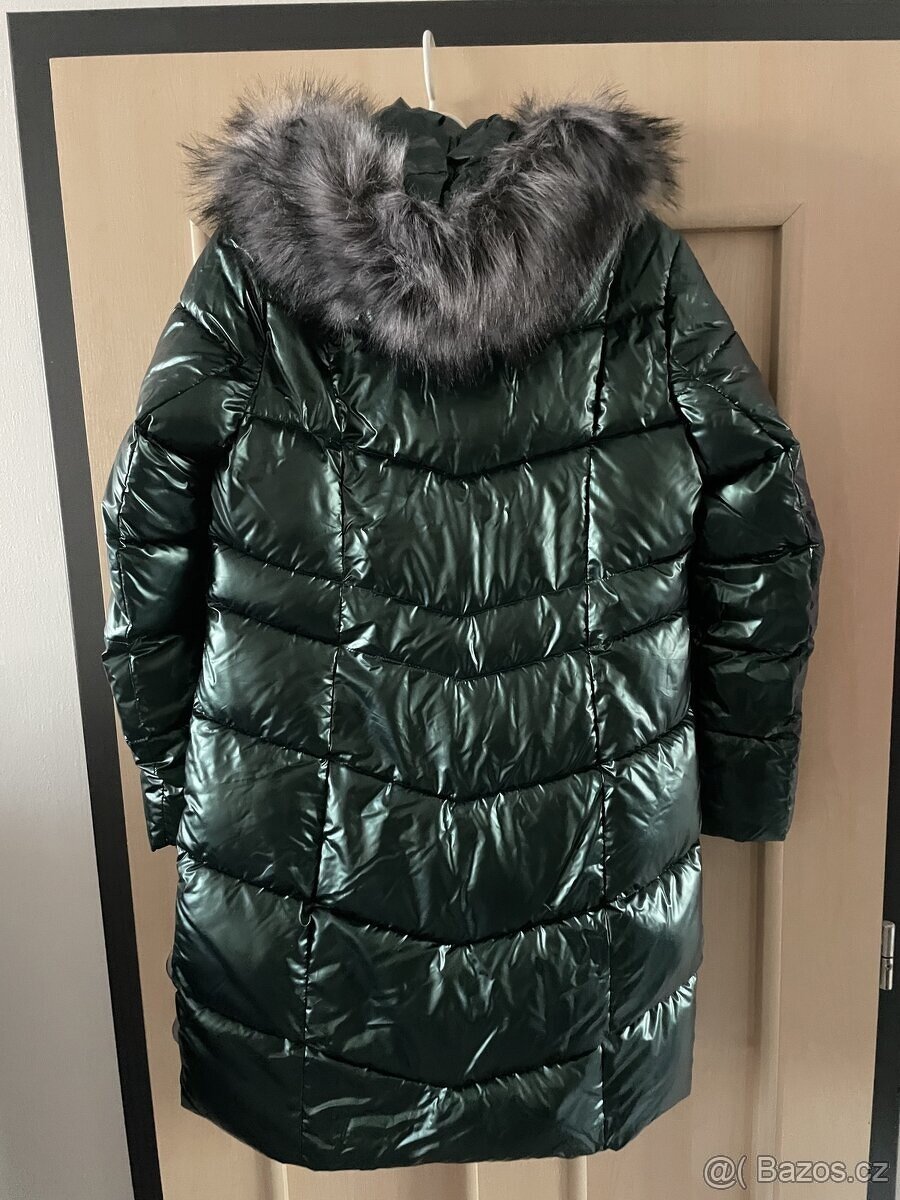 PRODÁM ZIMNÍ KRÁSNOU ZIMNI TEPLOU BUNDU ZELENE BARVY - 2
