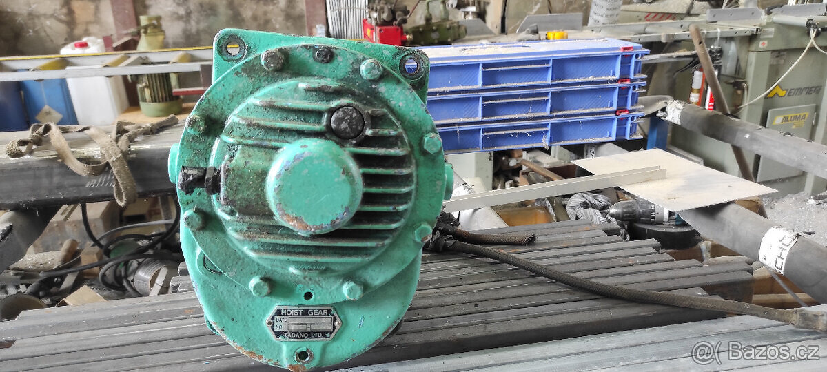 Hydraulický motor s převodovkou - 2