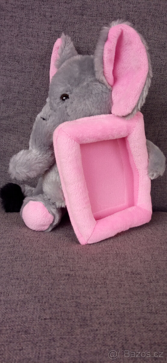 SLON S RÁMEČKEM NA FOTKU - 2