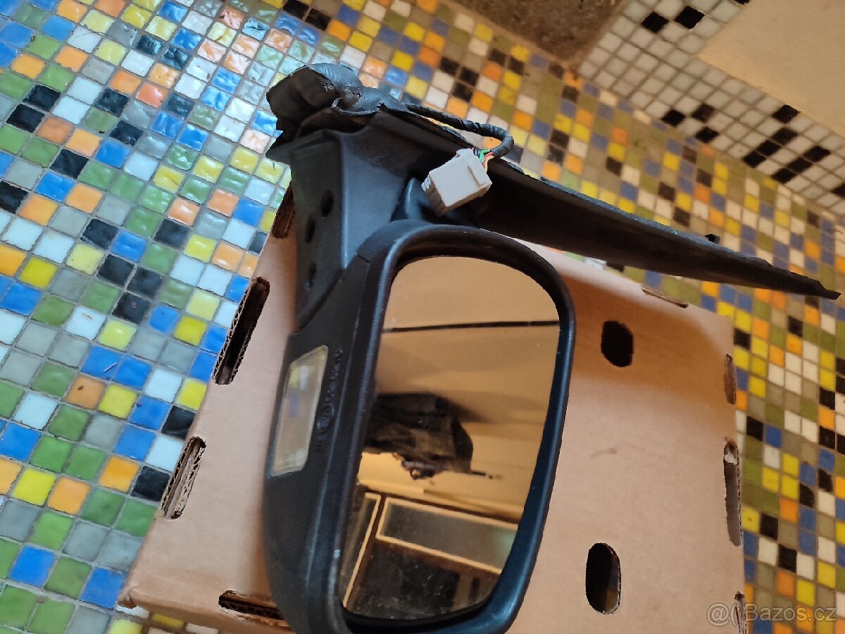 Ford C-Max pravé zrcatko - 2