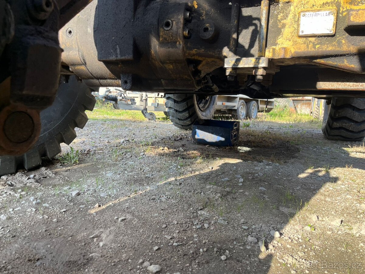 Dily na CAT TH 330 2007r. - 2