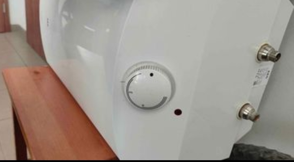 Malý ohřívač vody 10l AEG - 2