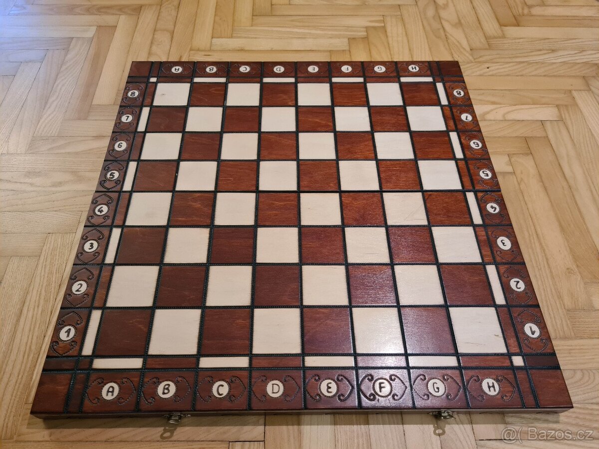 Dřevěné vyřezávané šachy - 2