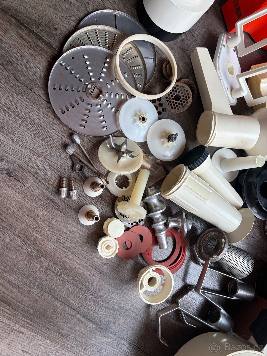 Kuchyňský robot ETA 0010 s bohatým příslušenstvím - 2