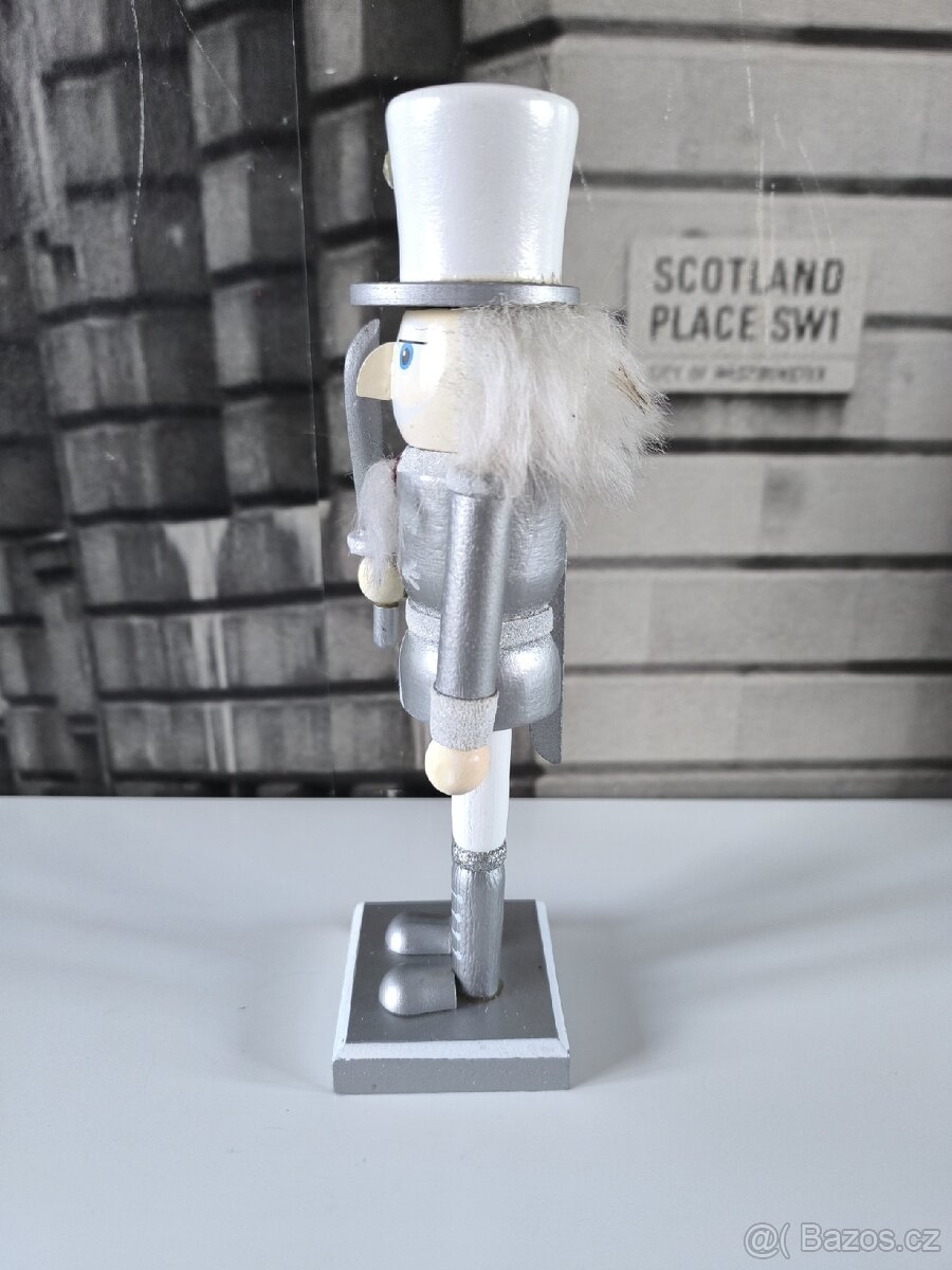 Dřevěná figurka - Louskáček - 2