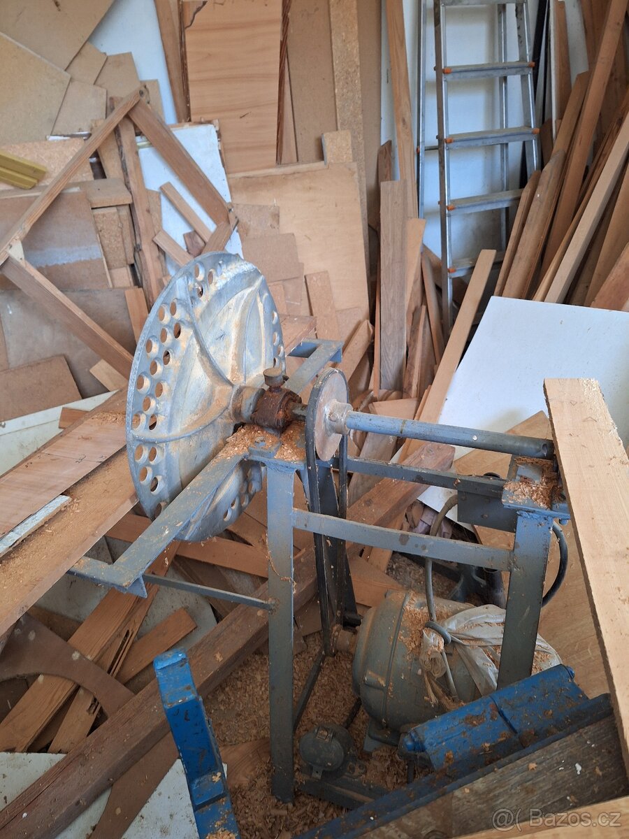 Staré truhlářské stroje - 2