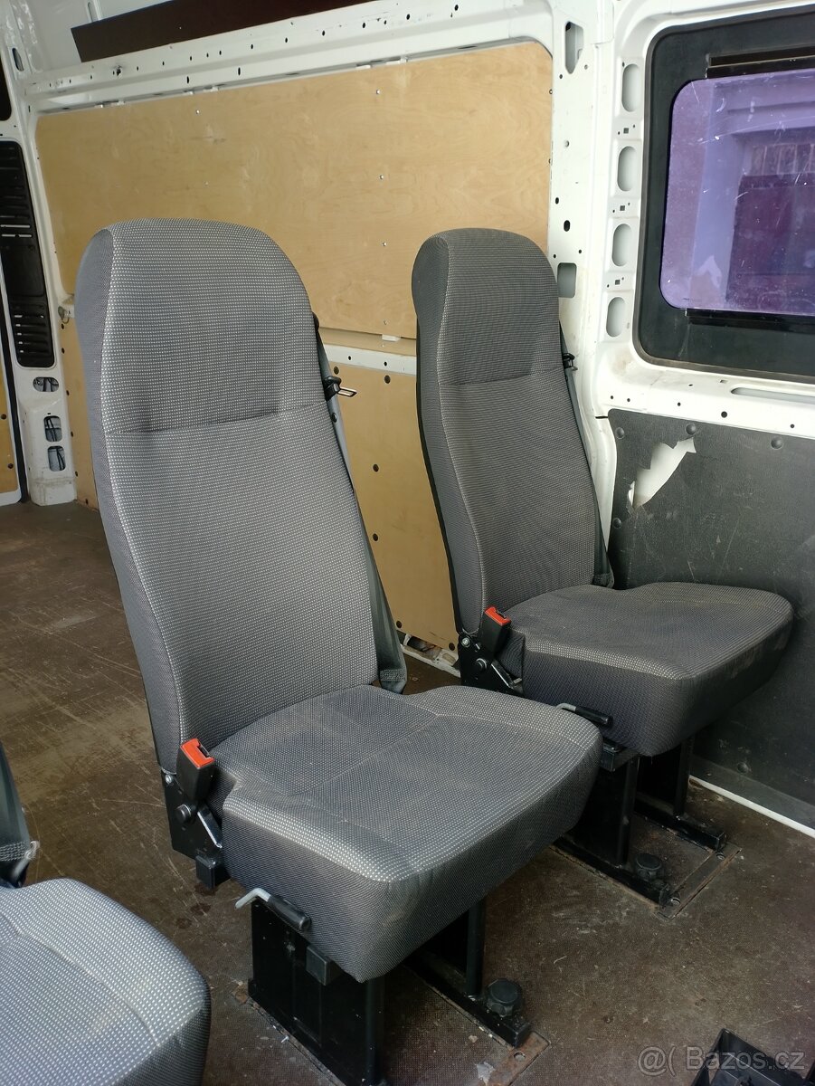Prodám přídavné sedačky - 2