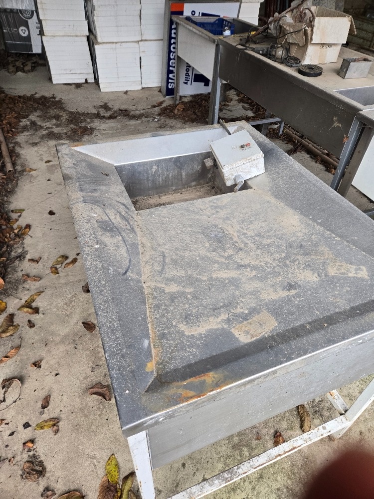 Profi stůl s elektrickým drtičem - 2