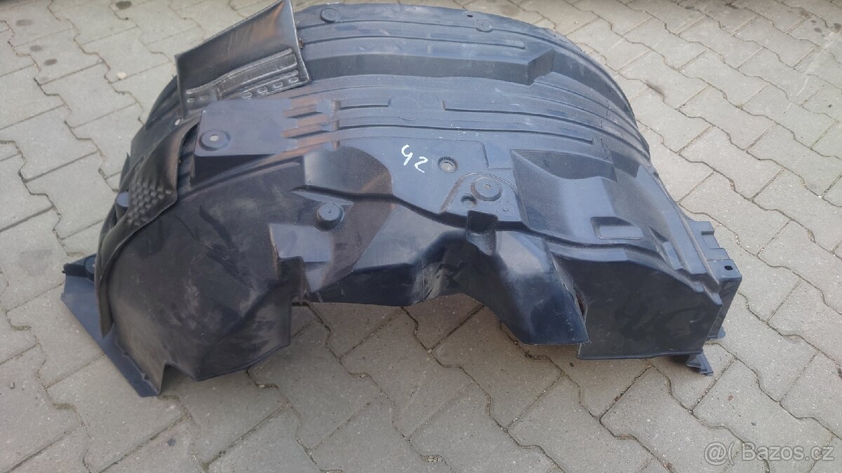 Nissan Navara D40 pravý přední podbeh - 2
