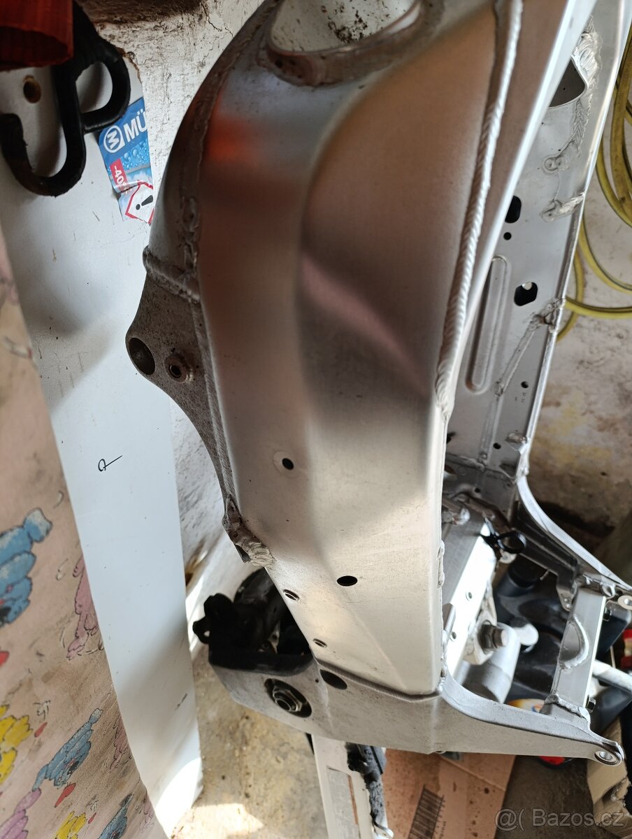 Suzuki GSX-R 600 K1 rám s papíry - 2