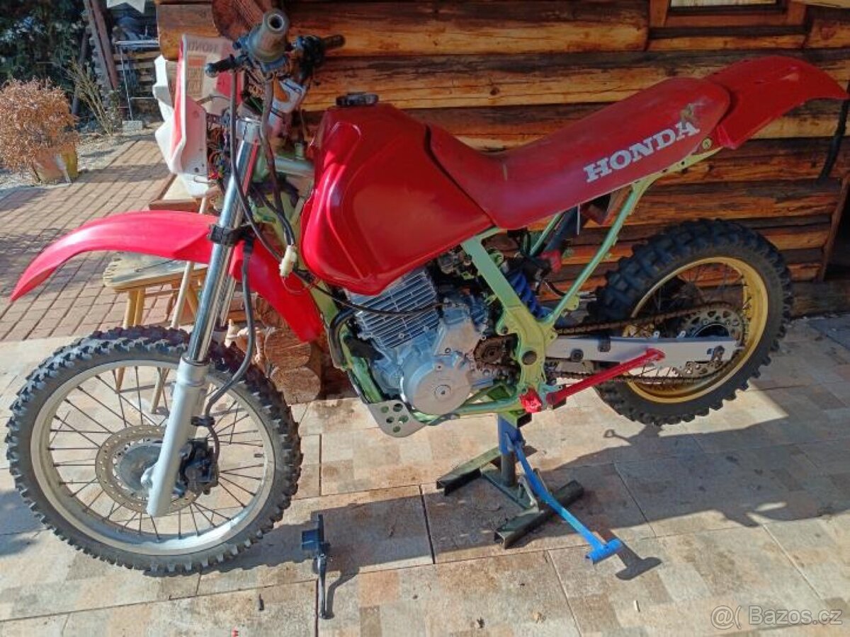 Enduro Honda NX 650