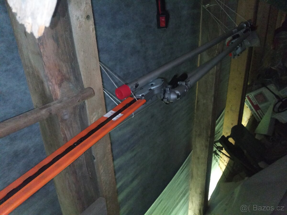 Prodám plotostřih ke křovinořezu - 2