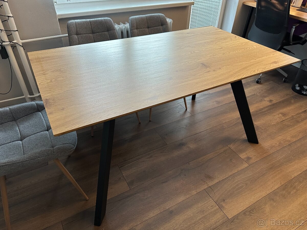 Jídelní stůl Aron (divoký dub / černá) - 2