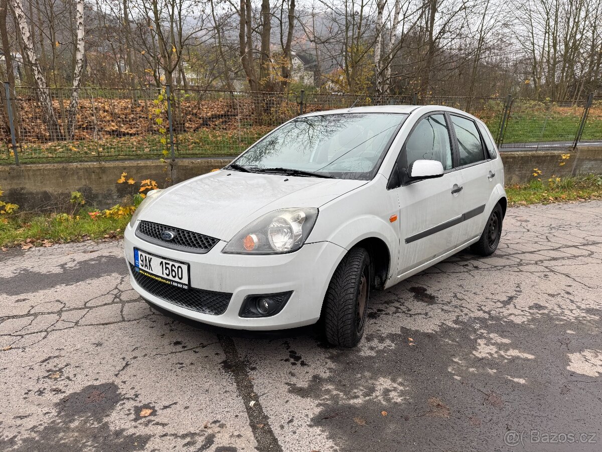 Ford Fiesta, 1.4 59kW, couvací kamera, klima - 2