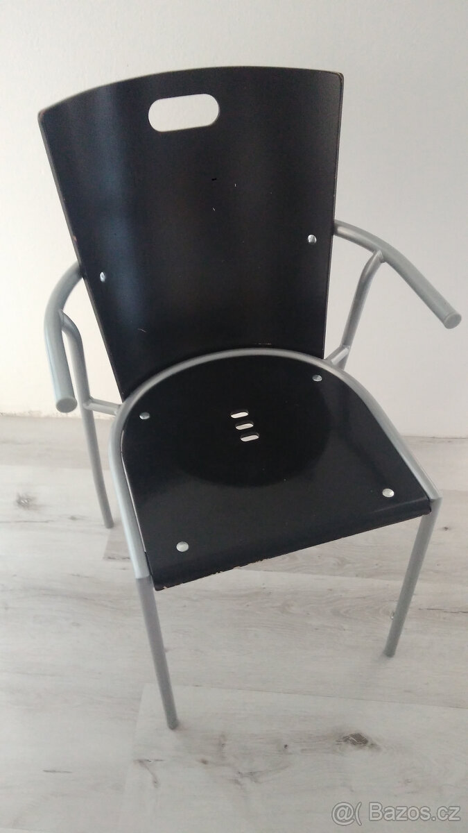 Černá dřevěná židle - 2