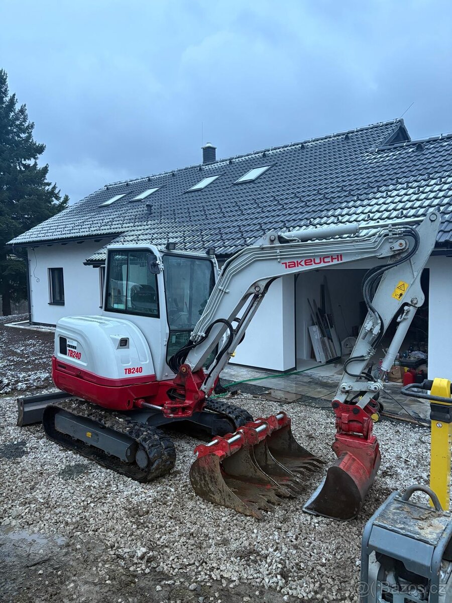 Prodám pásový bagr Takeuchi TB240 POWERTILT - 2