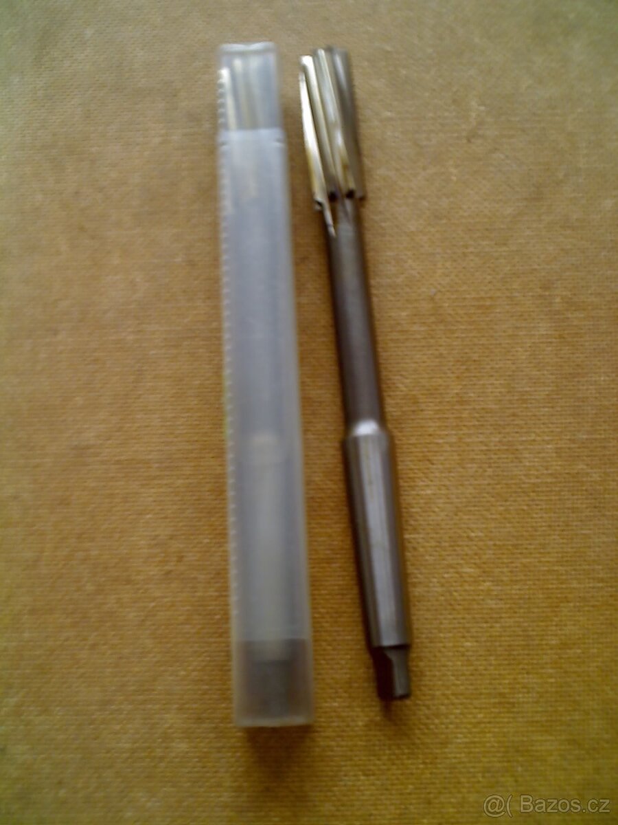 strojní vyhrubník s kuželovou stopkou a výstružník - 2