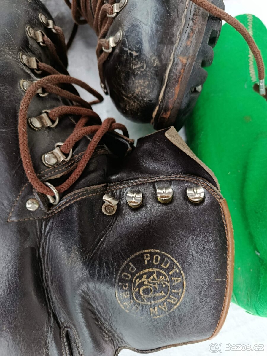 Turistické boty ,lezecké vybavení,mačky. - 2