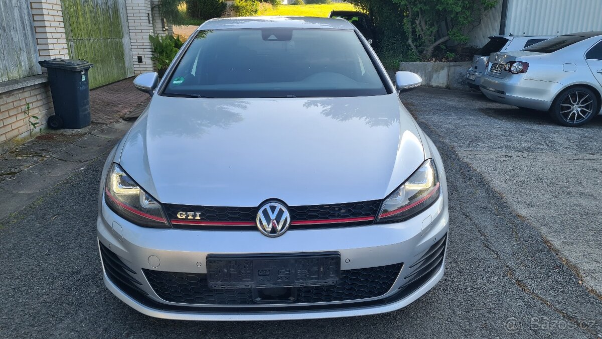 VOLKSWAGEN GOLF 7 GTI - 2,0TSi 162kW - Manuál. - 2