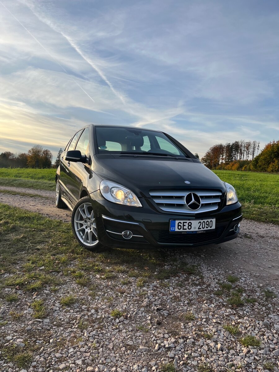 Mercedes-Benz B180 - 2