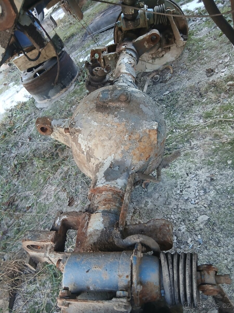 Zadní ,střední,náprava Praga V3S - 2