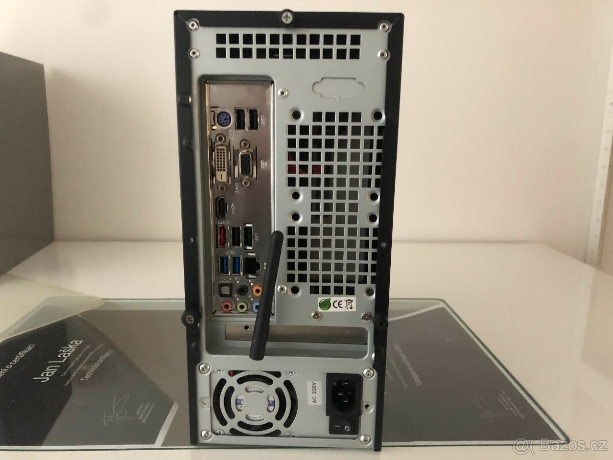 Stolní počítač + monitor - 2