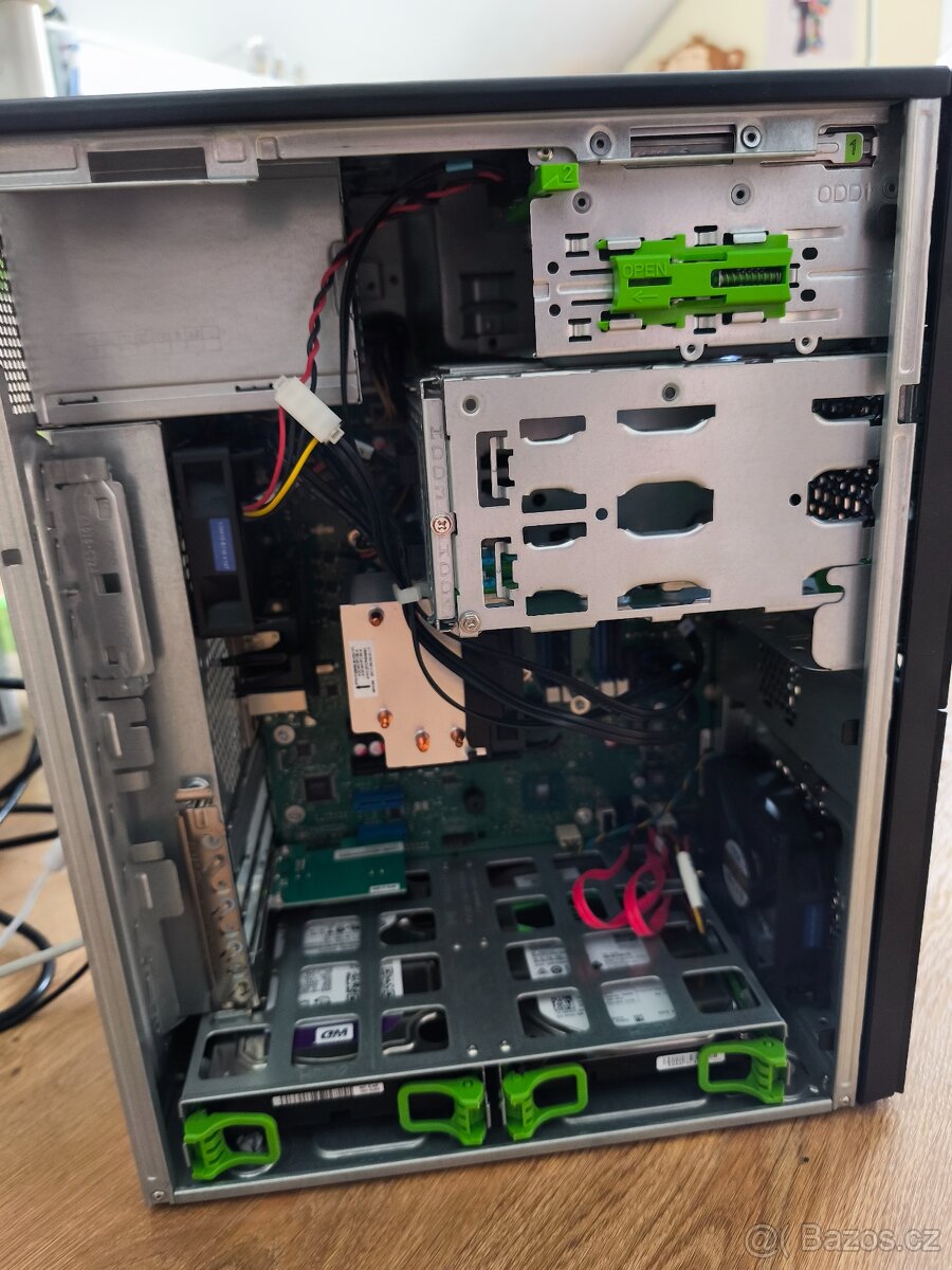 Server Fujitsu TX1310 M3 – Xeon E3-1225v6, 8GB ECC, 4.5TB, P - 2