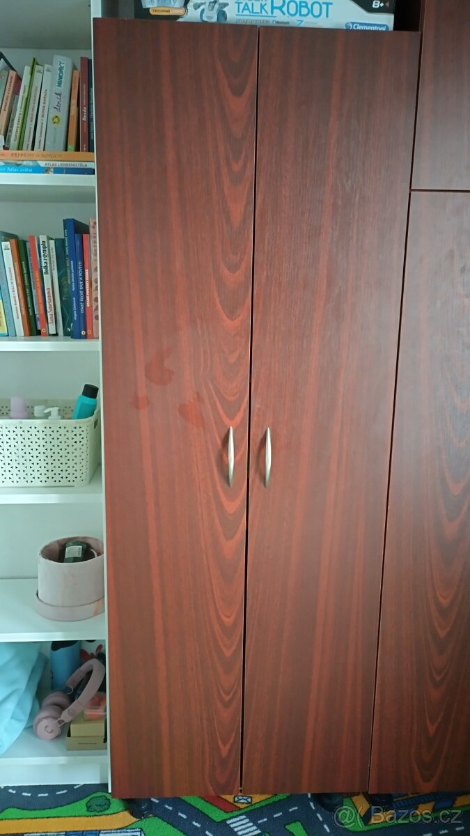 Skříně a psací stůl - 2