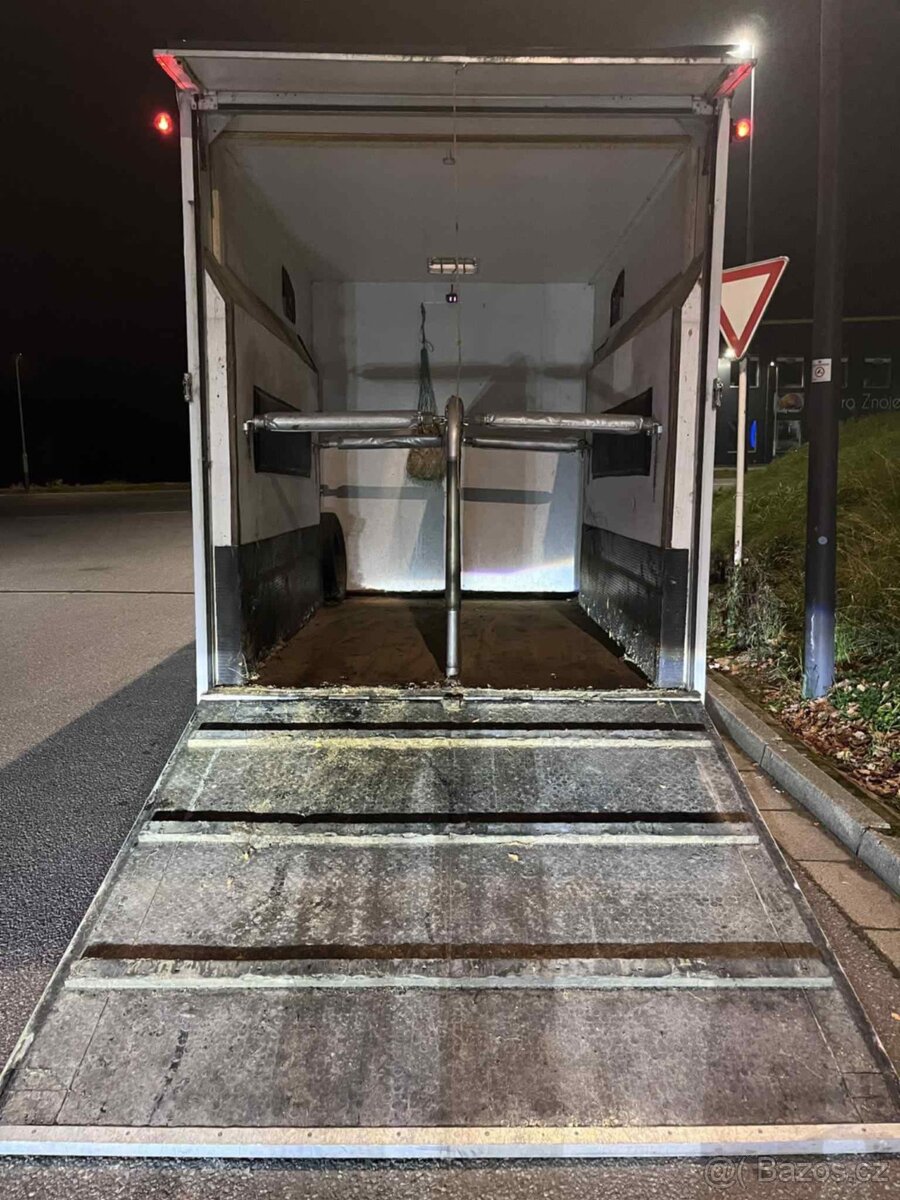 Originál auto na přepravu koňí - 2