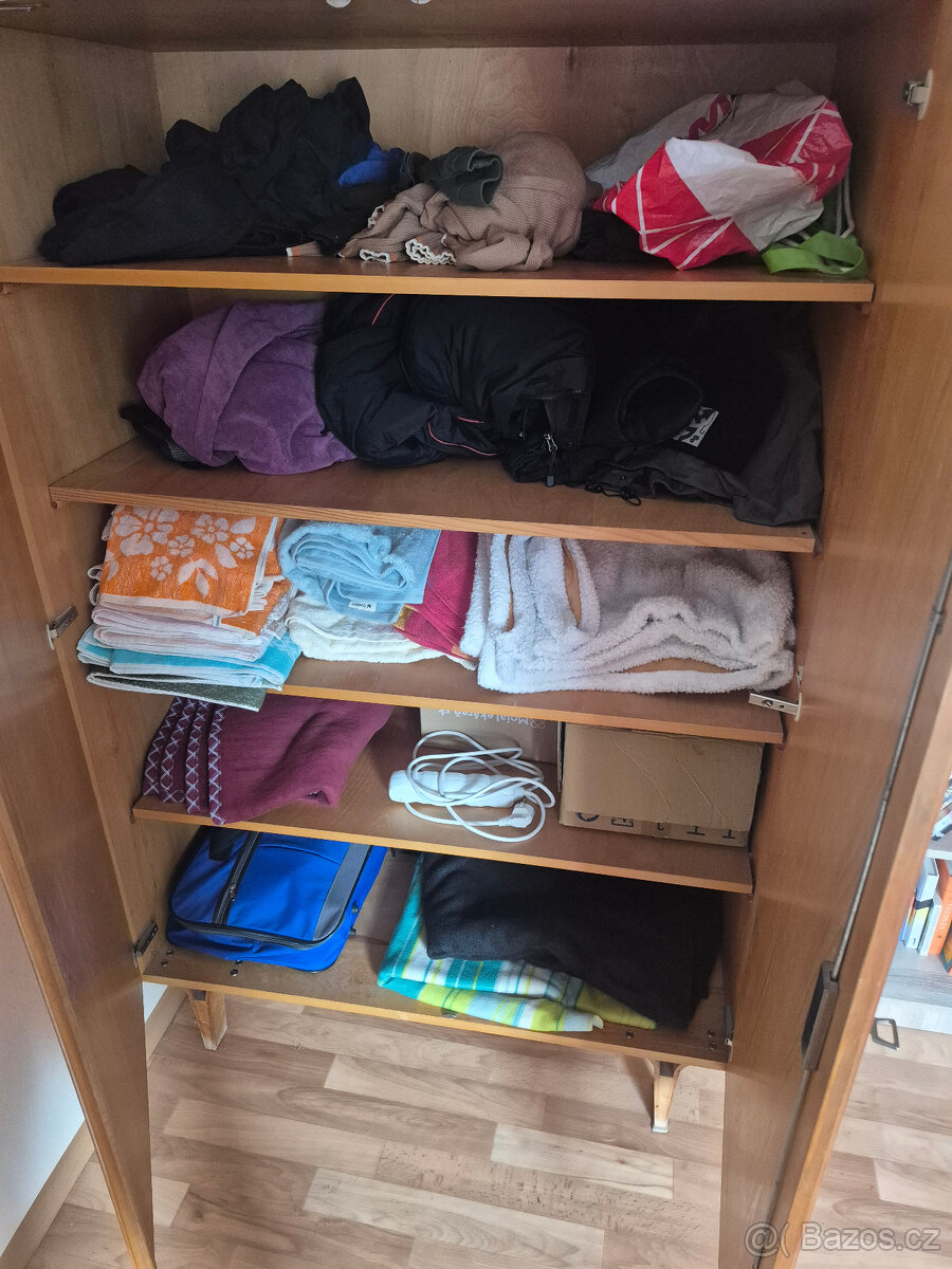 Starší skříň - 2