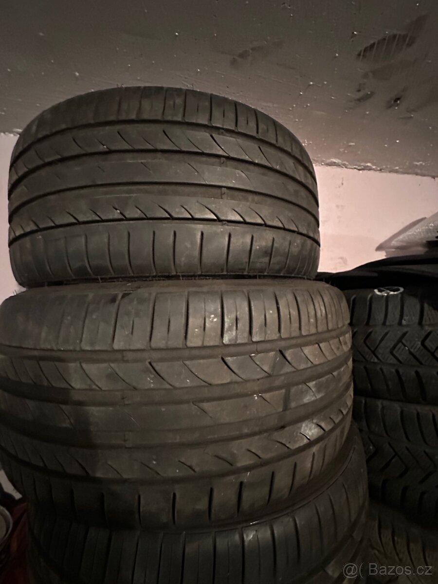 Prodam 4 letni pneu 235/30/20 Cena 4000kc - 2