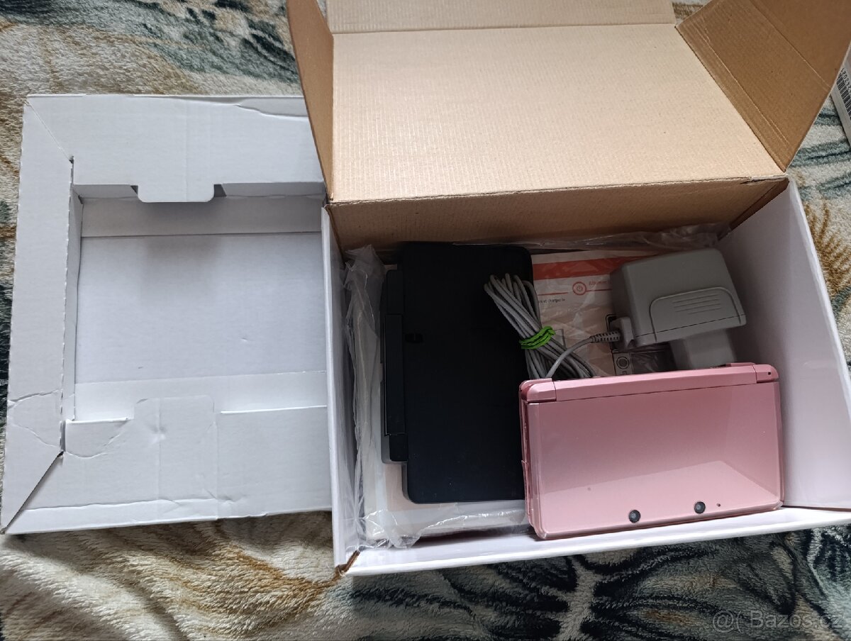 Nintendo 3DS Coral Pink Boxed - 2