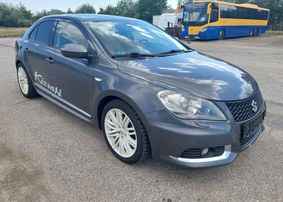 Prodám Suzuki Kizashi 2.4 4WD benzín - 2