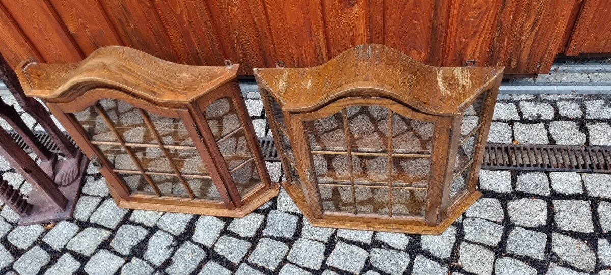 rustikální vitríny a stojan na CD - 2